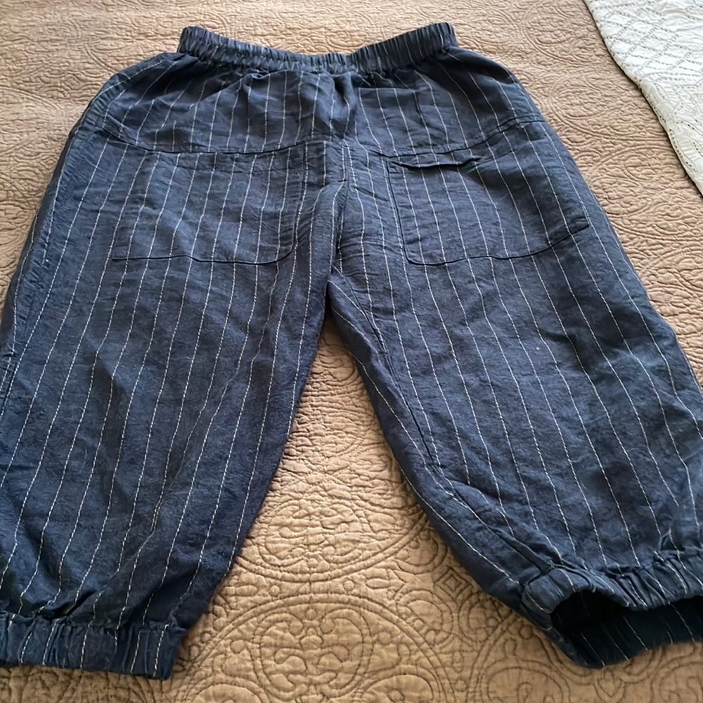 Balloon pants in Linen, barrel shape.